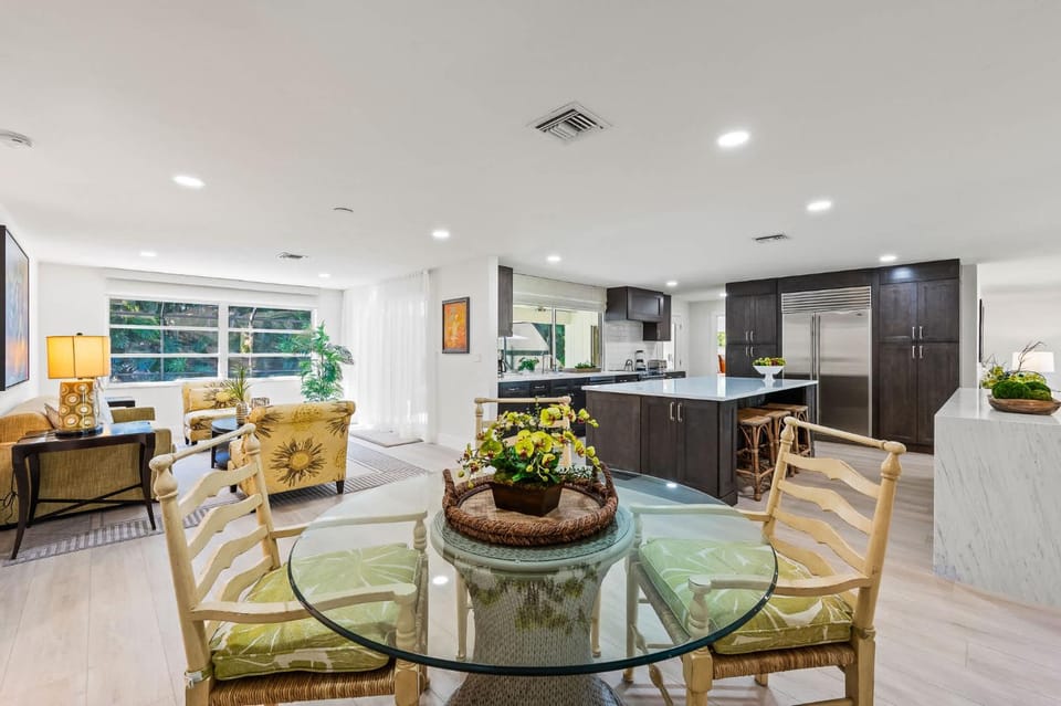 Seating area, Dining area