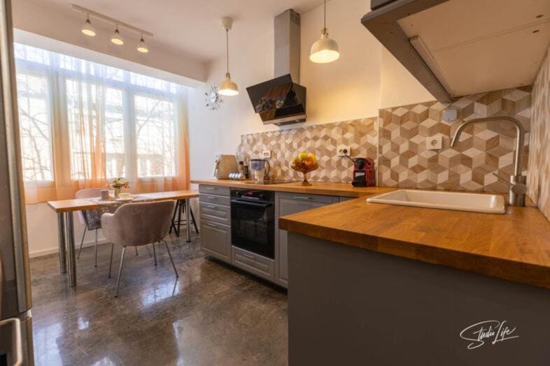 TV and multimedia, Coffee/tea facilities, Kitchen or kitchenette, Dining area, dishwasher, pet friendly, stove