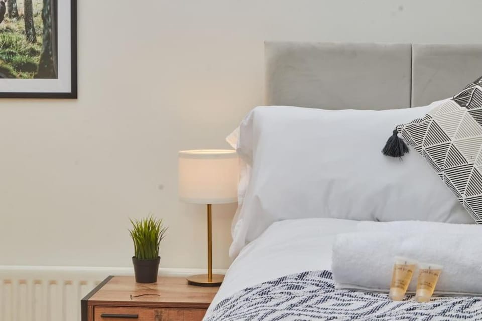 Two apartments sleep up to 18! - On street parking Apartment in Newcastle upon Tyne