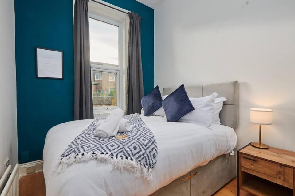 Two apartments sleep up to 18! - On street parking Apartment in Newcastle upon Tyne