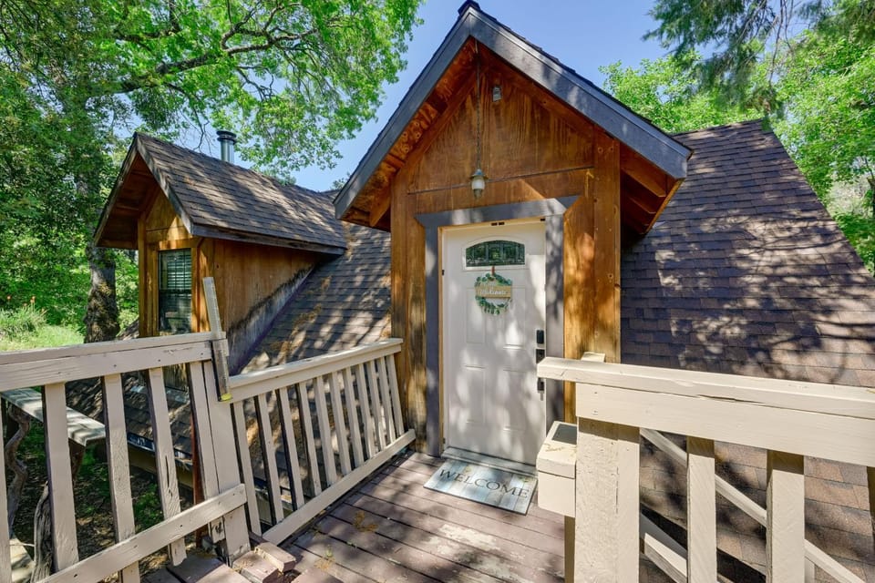 'Lakeside Bear Lodge' Studio: 9 Mi to Bass Lake! Apartment in Sierra Nevada