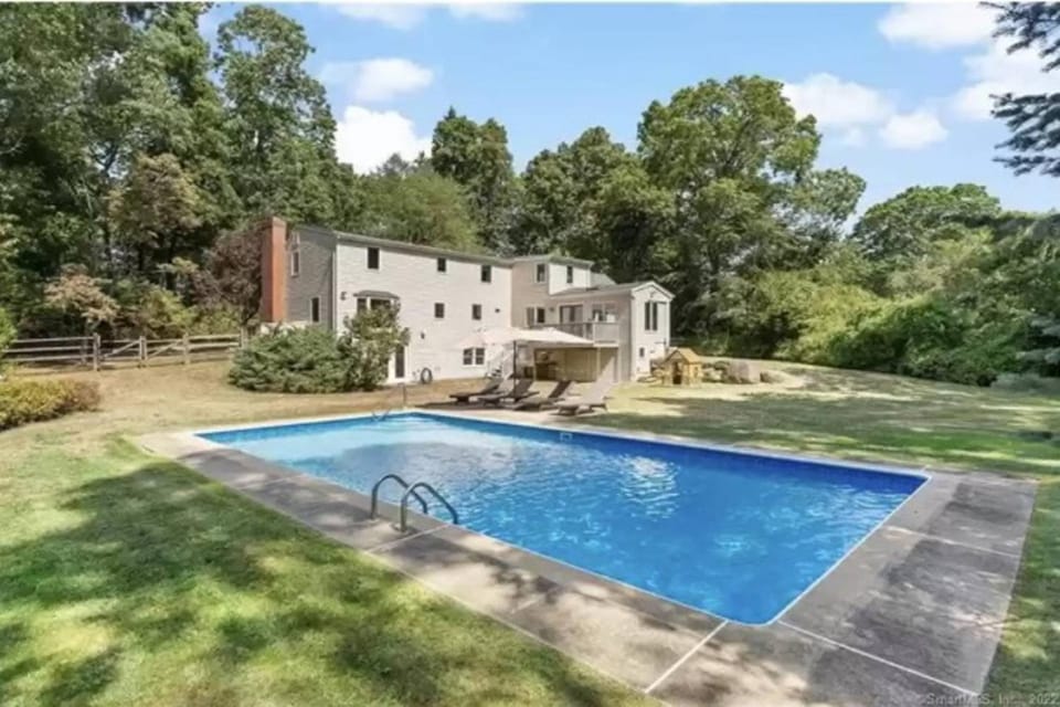 White Oaks House in Branford