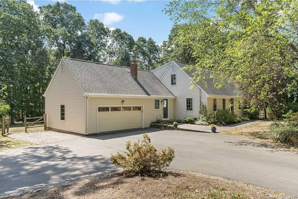White Oaks House in Branford