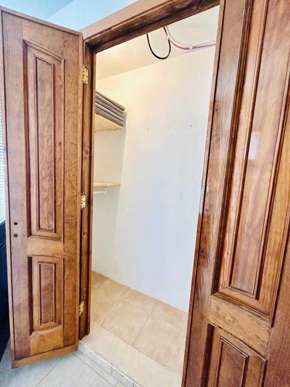 locker, wardrobe