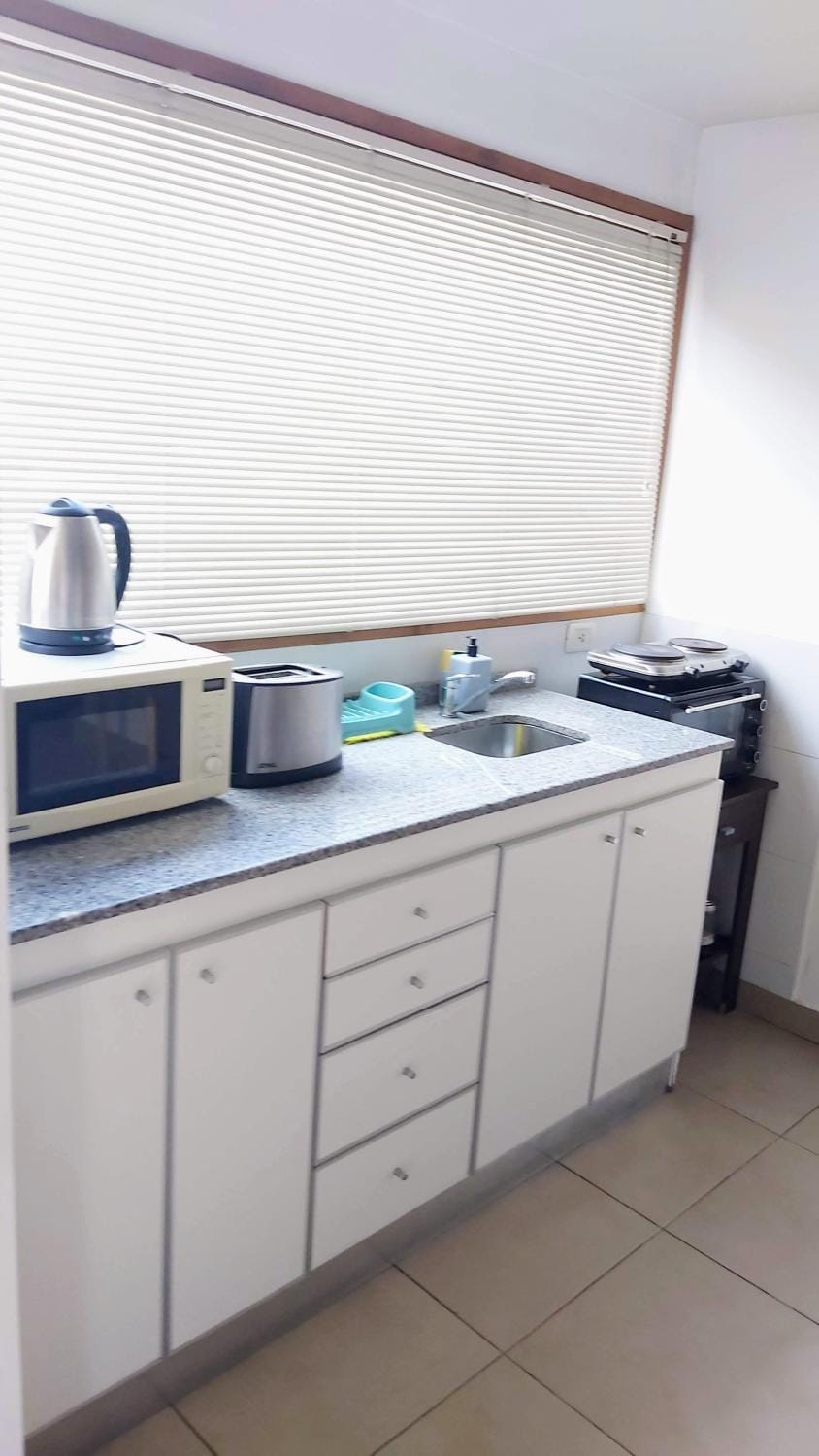 minibar, kitchen