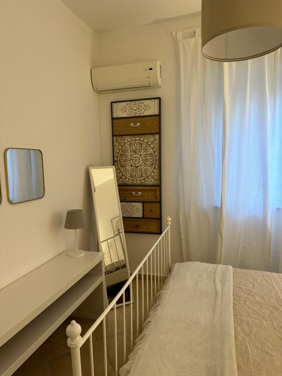 Bed, Bedroom, hair dresser, air conditioner