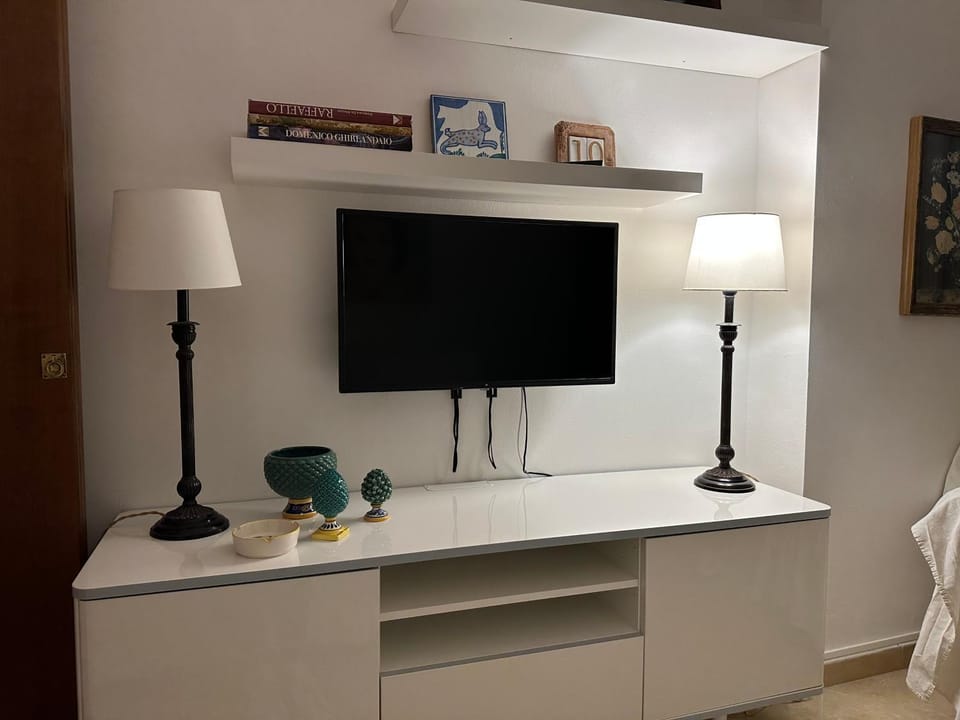 Communal lounge/ TV room, TV and multimedia, hair dresser