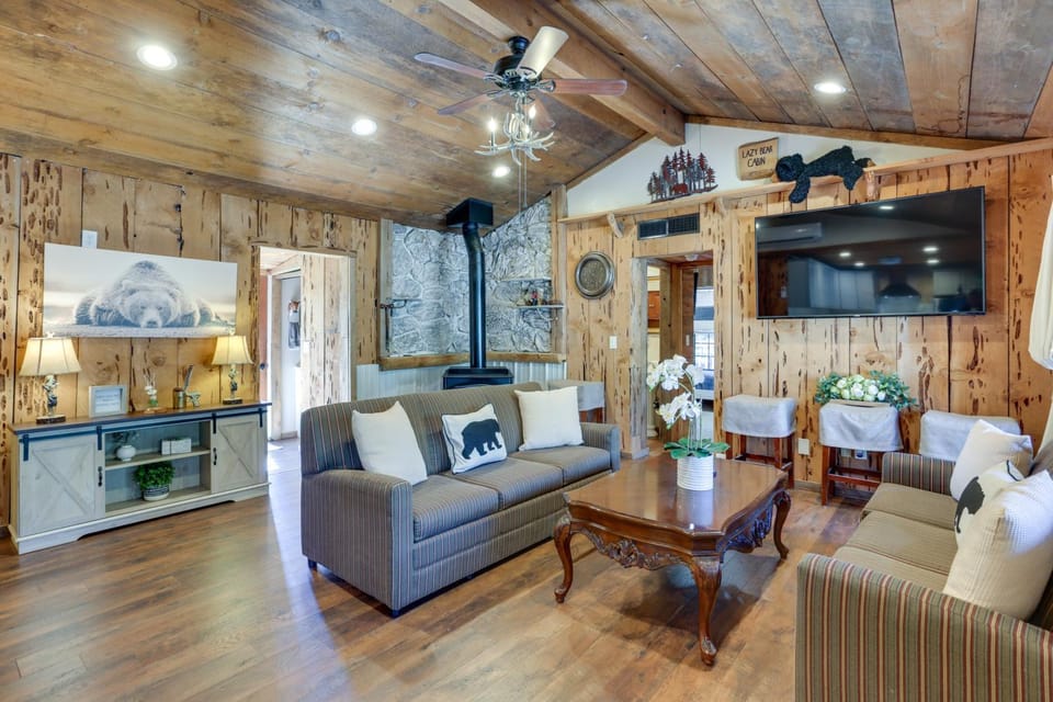 9 Mi to Bass Lake: Cabin w/ Fire Pit in Wishon! Cabin in Sierra Nevada