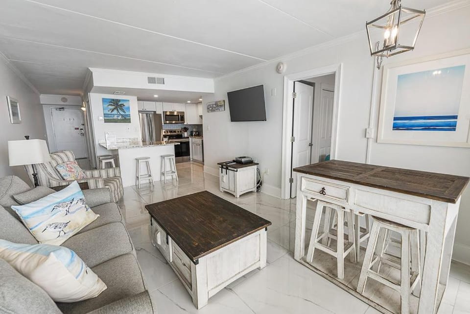 Island Winds East 308 by ALBVR - Beautifully renovated beachfront condo & steps away from Hangout & more! House in West Beach
