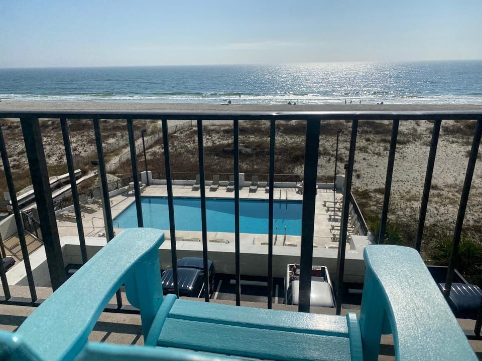 Island Winds East 308 by ALBVR - Beautifully renovated beachfront condo & steps away from Hangout & more! House in West Beach