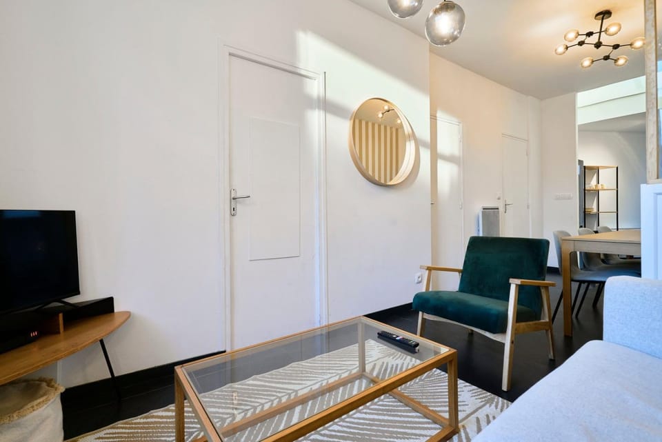 Renovated 3 bedroom house with terrace Bed and Breakfast in Flanders