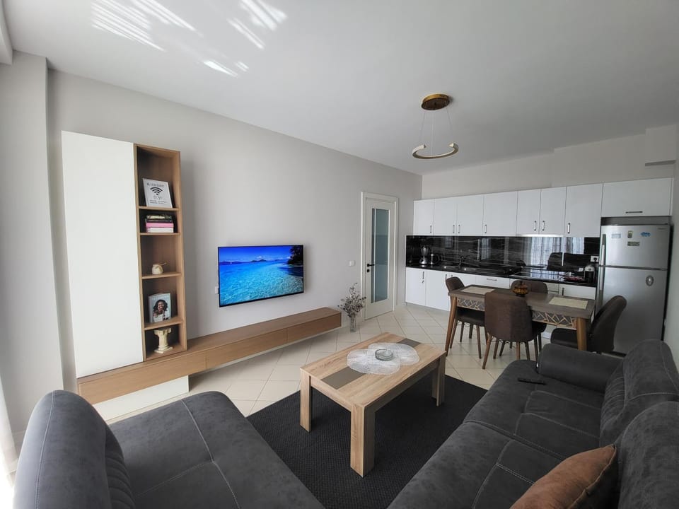 Communal lounge/ TV room, TV and multimedia, Kitchen or kitchenette, Living room, Seating area, Dining area, Evening entertainment, oven, stove
