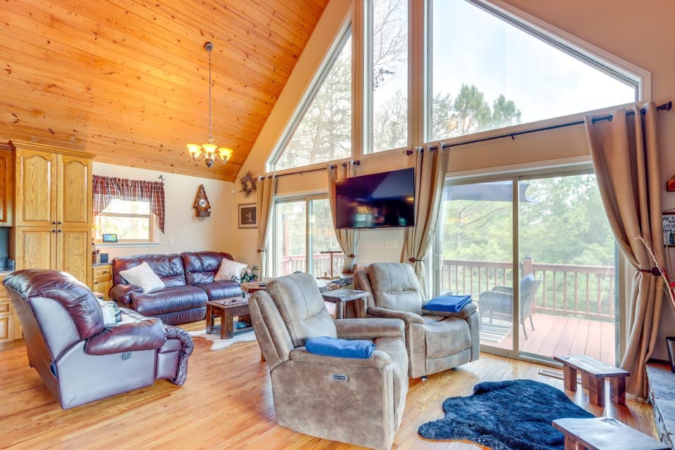 Peaceful Cabin Retreat - 9 Mi to Murphy! Cabin in Tennessee