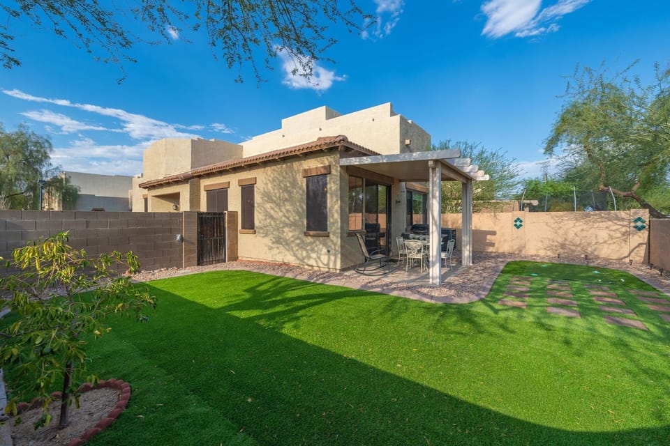 Patio, Grill & Pool Access: Family Retreat in Mesa House in Mesa