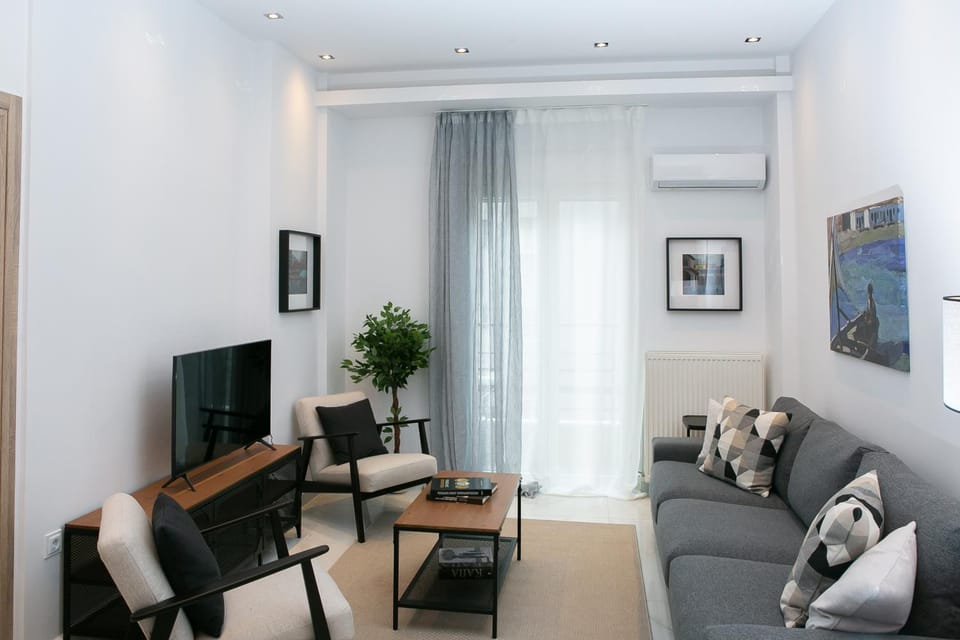 TV and multimedia, Living room, Seating area, air conditioner