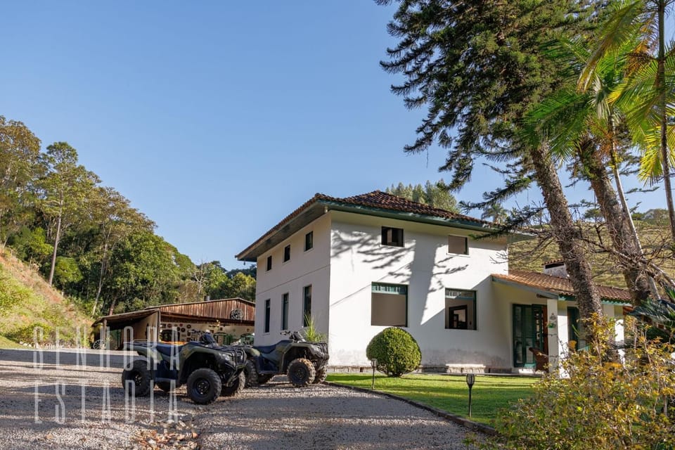Alpen Ville Farmhouse with Unforgettable Pool Farm Stay in State of Santa Catarina