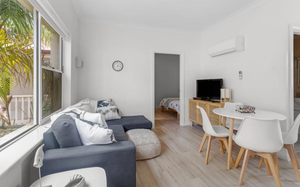TV and multimedia, Living room, Dining area