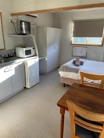 Sandy Hollow Tourist Retreat Campground/ 
RV Resort in New South Wales