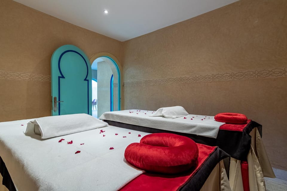 Massage, Spa and wellness centre/facilities