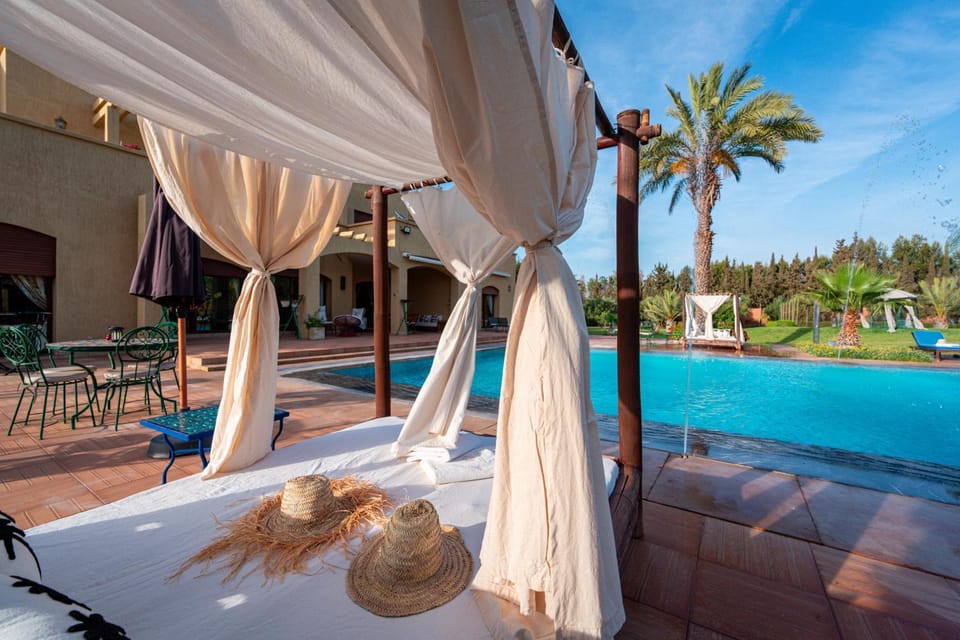 Day, Natural landscape, Solarium, Swimming pool, Swimming pool, sunbed