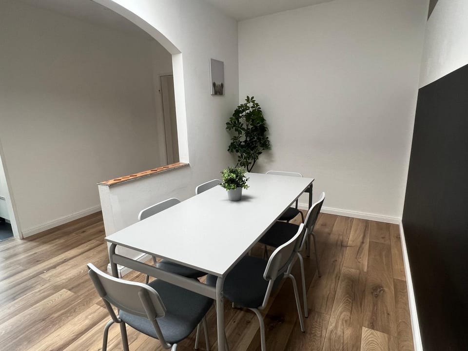 Seating area, Dining area