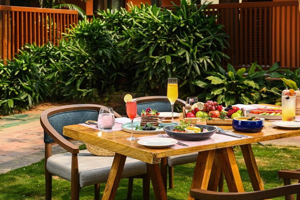 Garden, Food and drinks, Breakfast, Continental breakfast