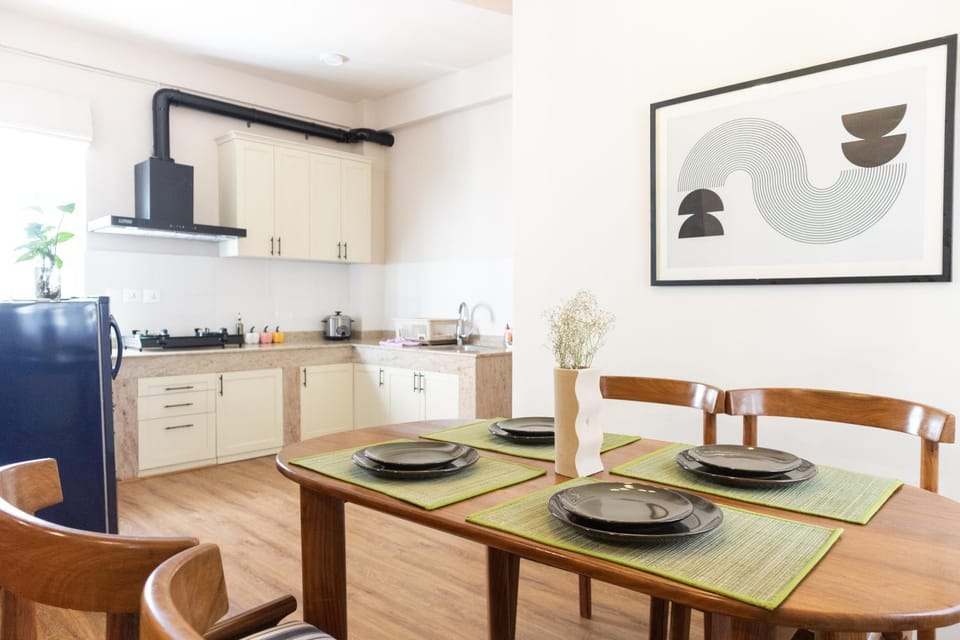 Kitchen or kitchenette, Seating area, Dining area
