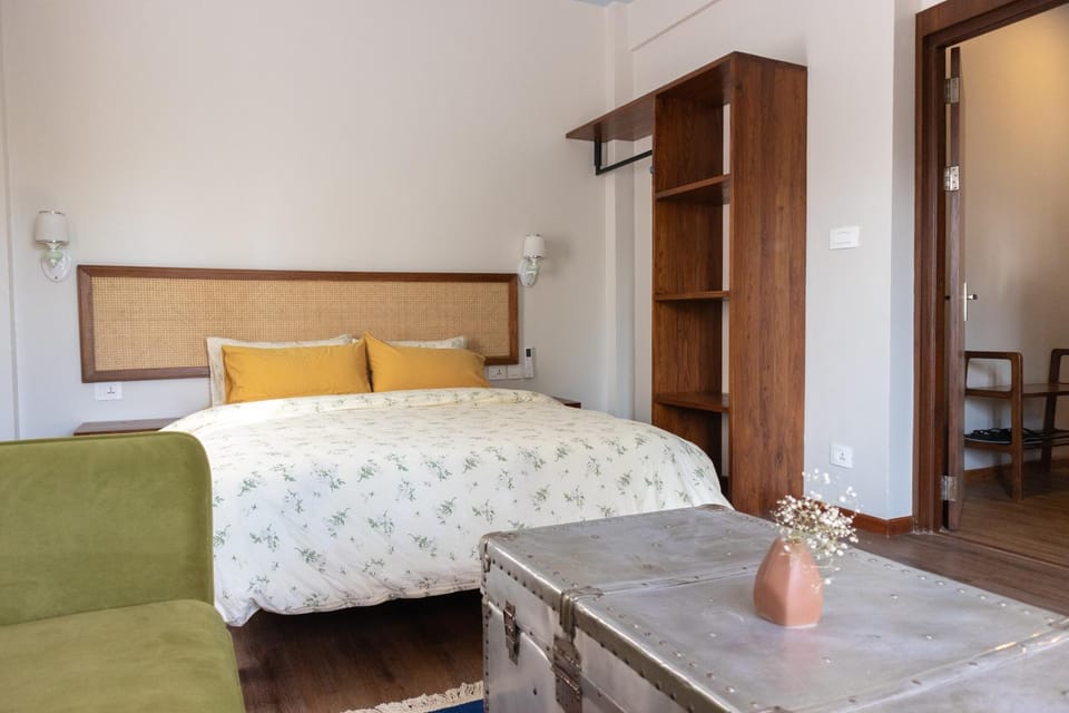 Bed, Seating area, Bedroom, wardrobe