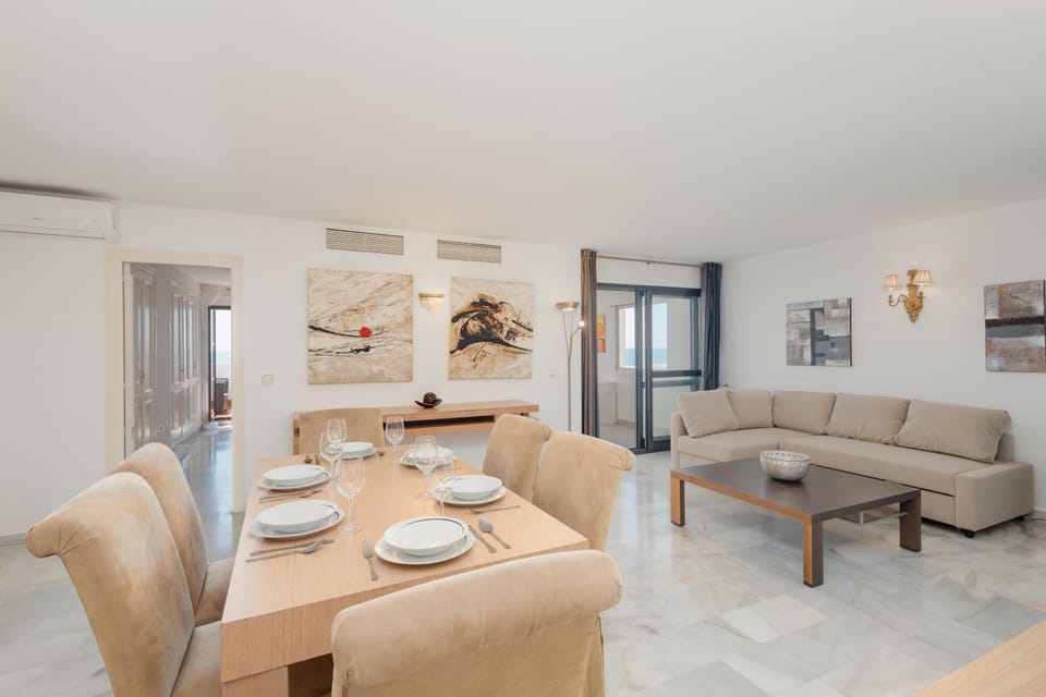 Living room, Seating area, Dining area, air conditioner
