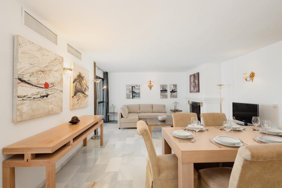 TV and multimedia, Living room, Seating area, Dining area