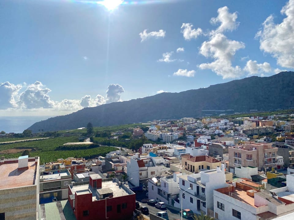Bird's eye view, View (from property/room), City view, Landmark view, Sea view, Street view