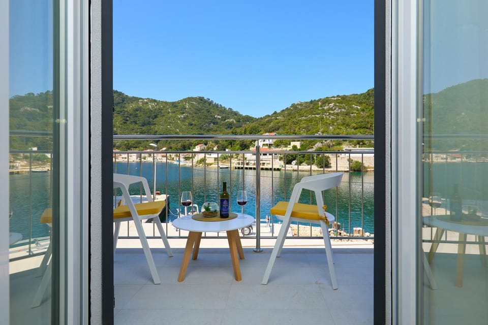 Green Lantern apartments Okuklje Apartment in Dubrovnik-Neretva County