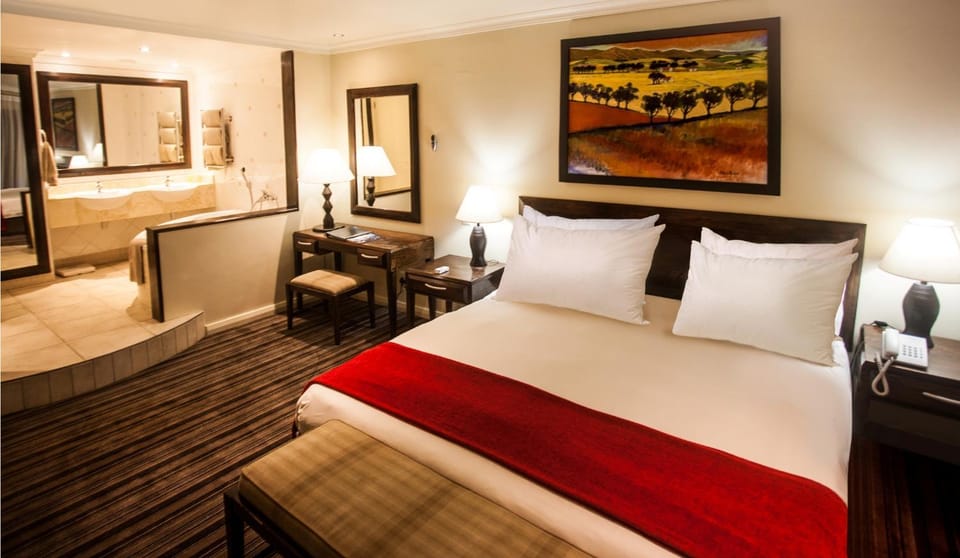 Bed, Photo of the whole room, Seating area, Bedroom