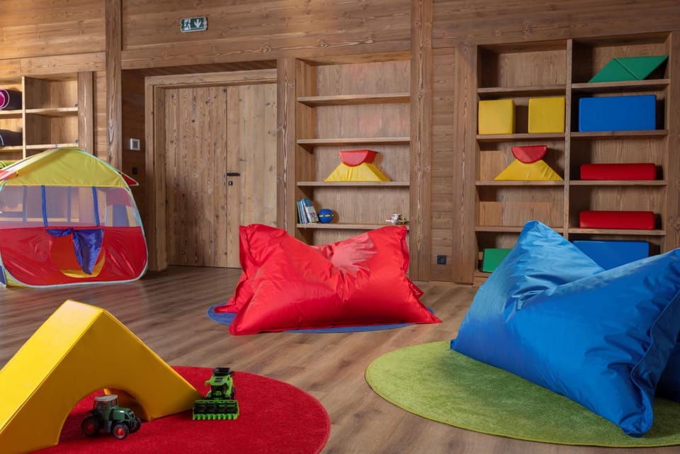 Kids's club, children