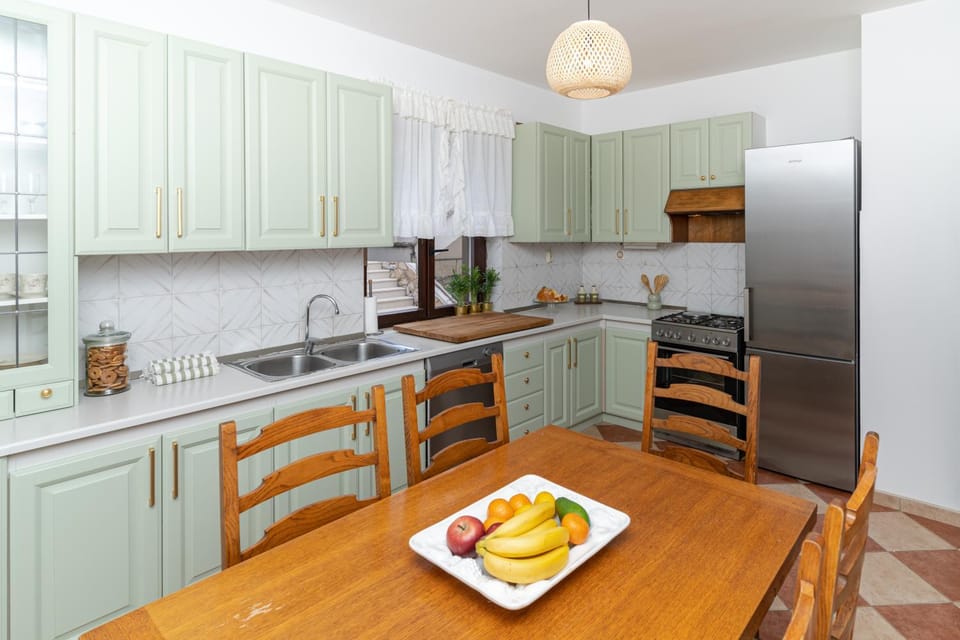 Kitchen or kitchenette, Food and drinks, Dining area, Food, minibar, pet friendly, stove, toaster