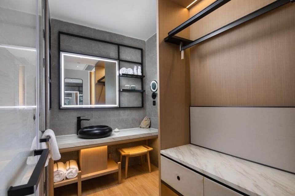 Bathroom, Photo of the whole room