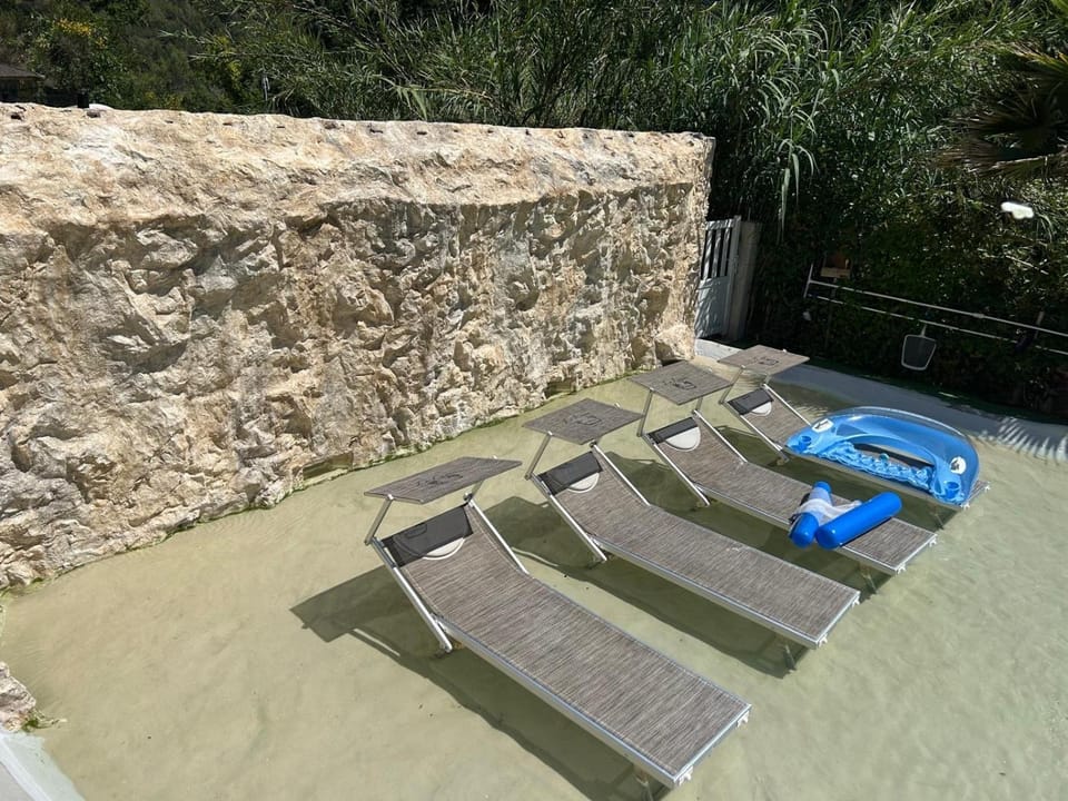 Le chalet au bord du lagon Chalet in Provence-Alpes-Côte d'Azur