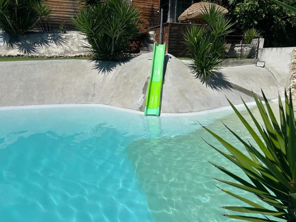 Le chalet au bord du lagon Chalet in Provence-Alpes-Côte d'Azur