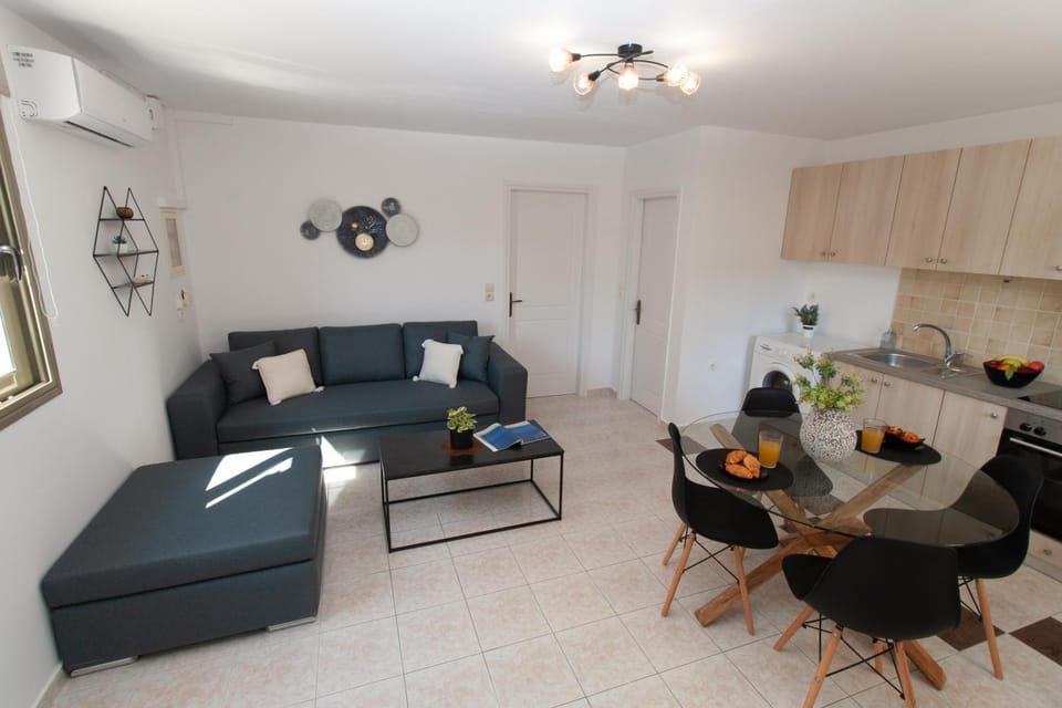 Living room, Photo of the whole room, Seating area, Dining area