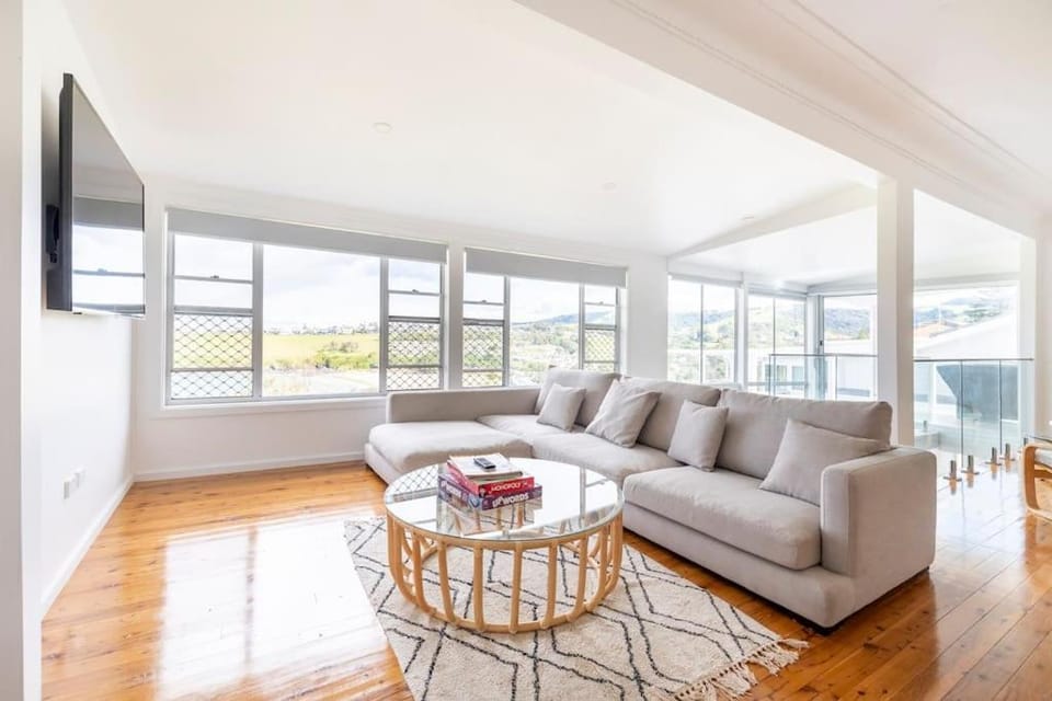 Communal lounge/ TV room, TV and multimedia, Living room, Seating area, Evening entertainment