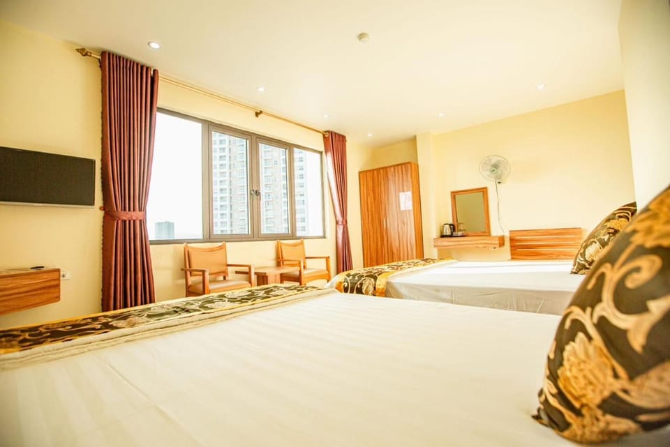 Bed, Photo of the whole room, Seating area, Bedroom