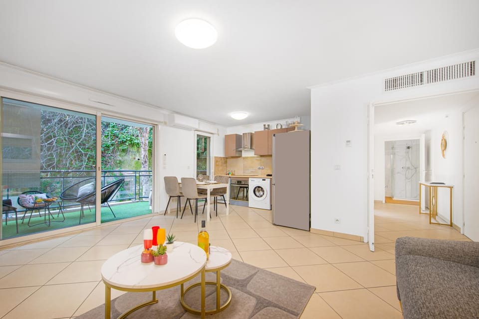 Kitchen or kitchenette, Living room, Seating area, Dining area, oven, stove