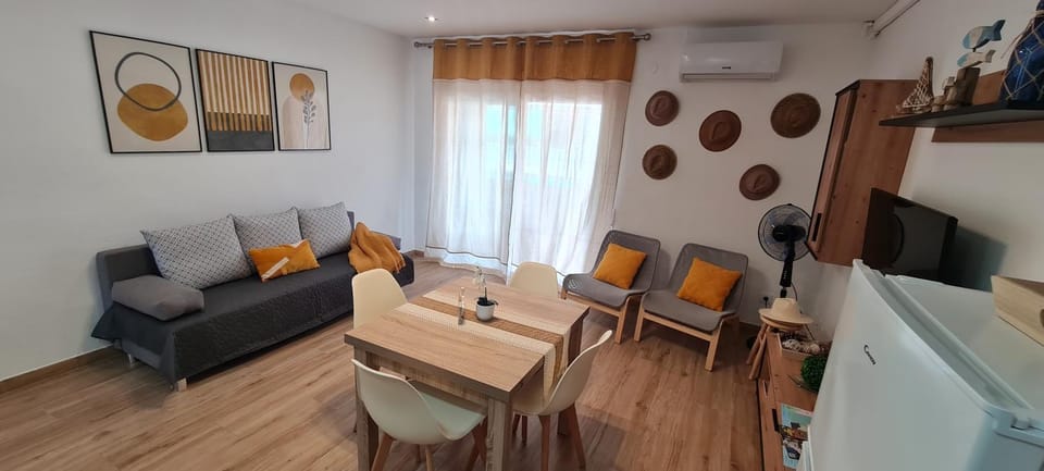 Living room, Dining area, air conditioner