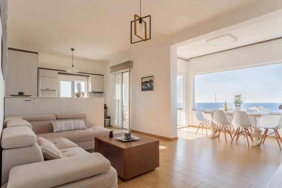 Stelianas House Top Floor Apartment with Private Jacuzzi Apartment in Crete