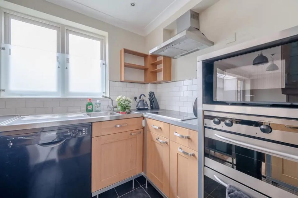 Lovely 1 Bedroom with Patio - 10 mins from Hyde Park Apartment in City of Westminster