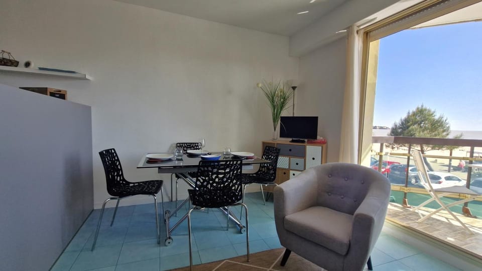 TV and multimedia, View (from property/room), Balcony/Terrace, Living room, Seating area, Dining area
