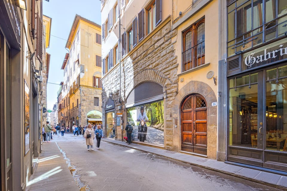 Property building, Neighbourhood, City view, Street view, Location