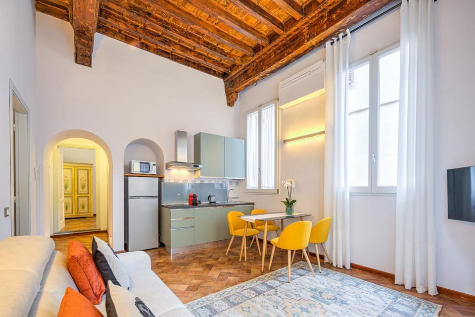 TV and multimedia, Kitchen or kitchenette, Living room, Seating area, Dining area, minibar, stove