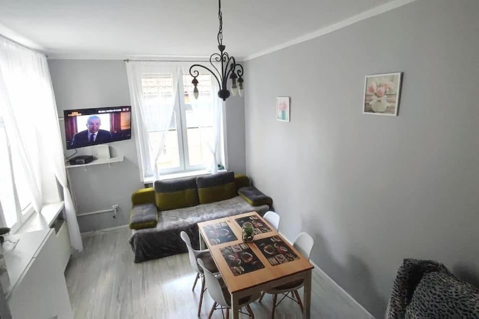 TV and multimedia, Kitchen or kitchenette, Living room, Seating area, Dining area