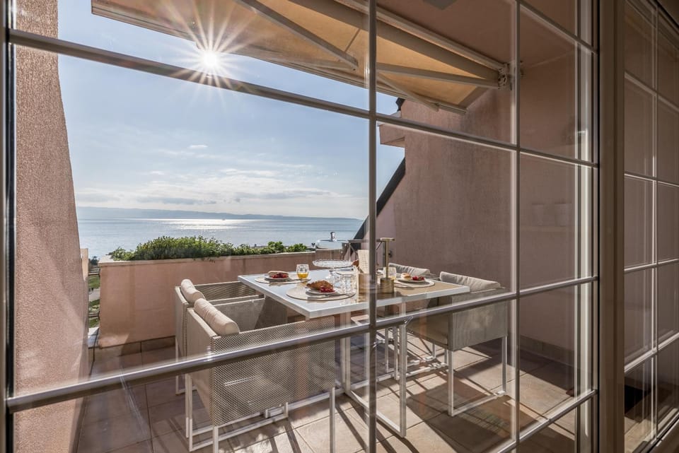 Natural landscape, View (from property/room), Living room, Sea view